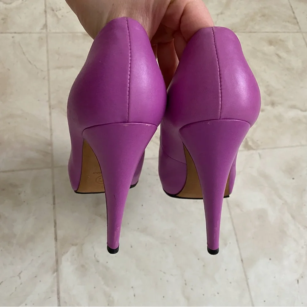 Chanel Made in Italy Interlocking CC Logo Purple Navy Leather Pumps Heels 6/36